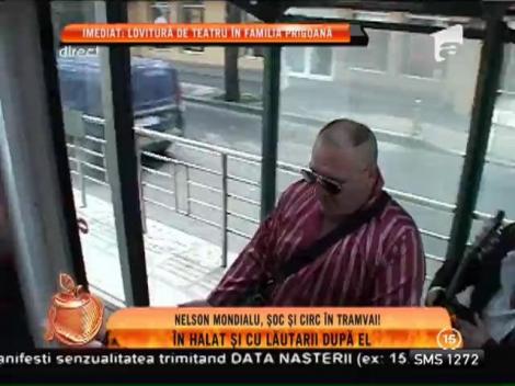 Nelson Mondialu, circ în tramvai! În halat și cu lăutarii după el!