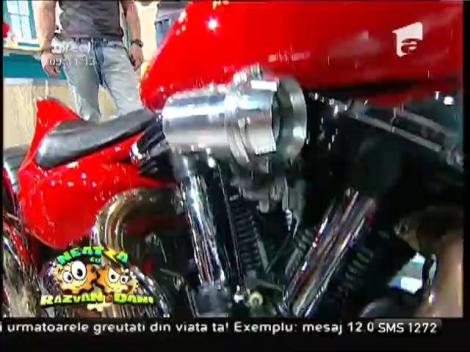 Dan Roșu își prezintă noul chopper, la Neatza
