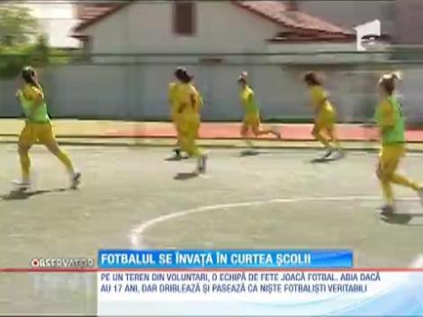 Fotbalul se învaţă în curtea şcolii
