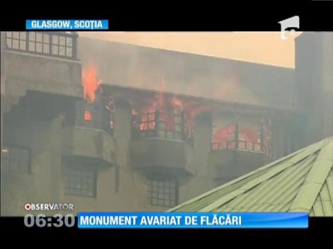 Monument avariat de flăcări în orașul scoțian Glasgow