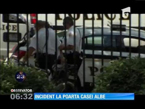 Incident la poarta Casei Albe