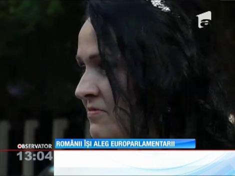 Românii își aleg europarlamentarii