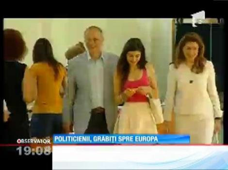 Politicienii români au fost primii la vot