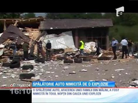 O spălătorie auto din Suceava a fost distrusă de o explozie