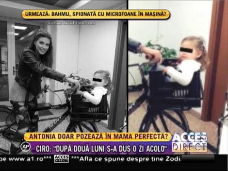 Antonia pozează în rolul de mama perfectă