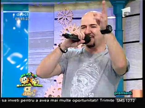 Îți mai amintești de Ion de la Ro-Mania? Uite-l cum arată acum, când are o nouă trupă muzicală!