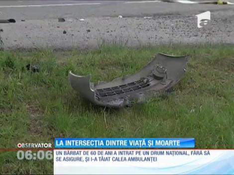 Un şofer s-a stins pe o şosea din Sibiu după ce a ieşit în calea unei ambulanţe