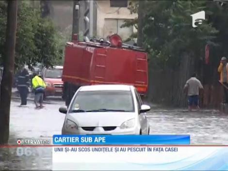 Cartier întreg de case din Galaţi, inundat după o ploaie torenţială