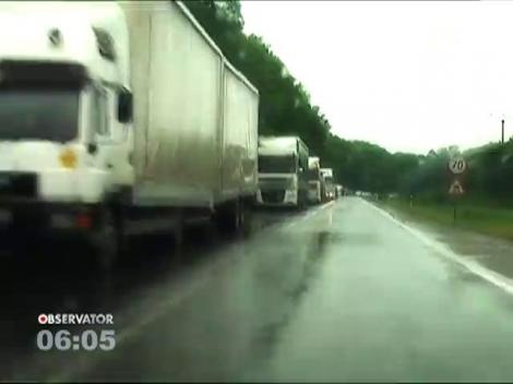 Taxi spulberat de TIR