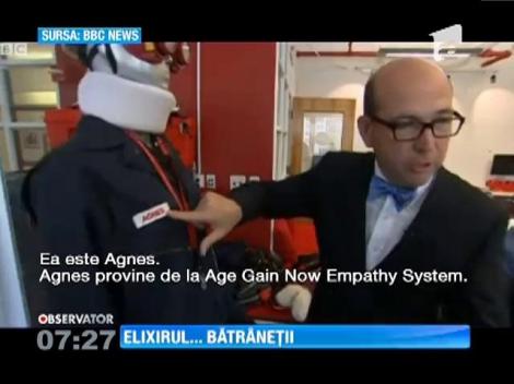 Costumul care te îmbătrâneşte cu 60 de ani, în numai 20 de minute