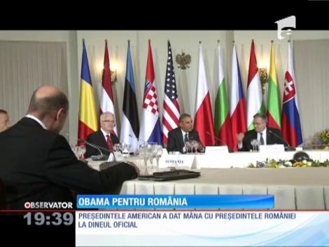 Barack Obama i-a strâns mâna lui Traian Băsescu