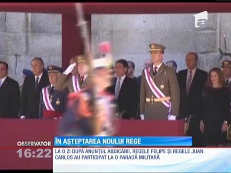 La o zi după anunţul abdicării, regele Felipe şi Juan Carlos au participat la o paradă militară