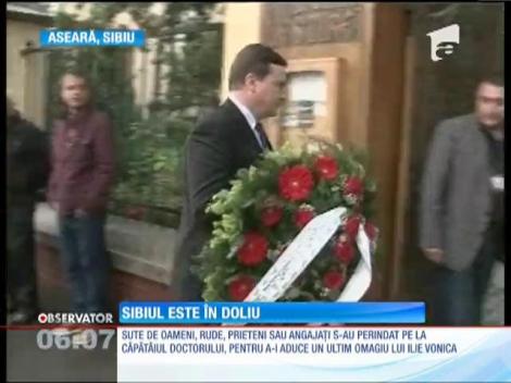 Sute de oameni s-au perindat pe la căpătâiul doctorului Ilie Voica