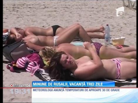 Turiştii au început pelerinajul de Rusalii!