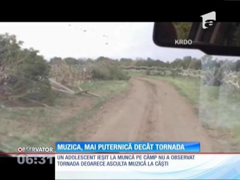 Un adolescent din SUA era sa fie cuprins de o tornadă în timp ce asculta muzică la căști