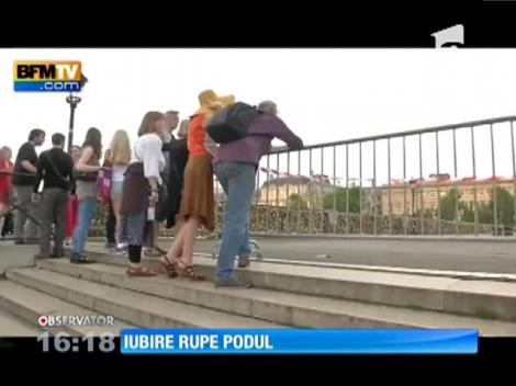 S-a rupt lanţul de iubire pe celebrul Pod al artelor, din Paris