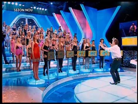 Așa cevaaa...Rar ai ocazia să vezi! Uite cum fac blondele astea sport cu ajutorul pantofilor!