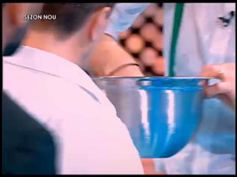 Tupeu MAAAXIM! Claudiu Bleonț a sărutat o femeie după ce a mâncat usturoi! Vezi reacția blondei!