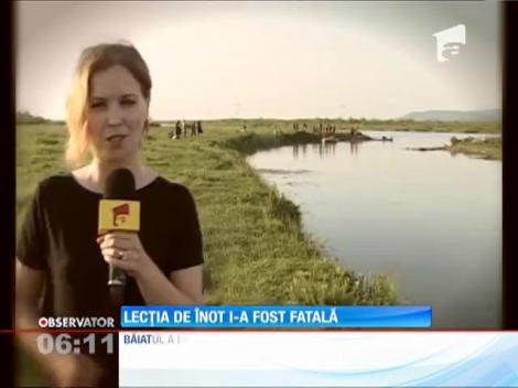 Un adolescent care a chiulit de la şcoală pentru a invata să înoate a fost înghiţit de apele Siretului