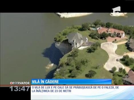 Imagini spectaculoase: O vilă de lux stă să se prăbuşească de la 23 de metri