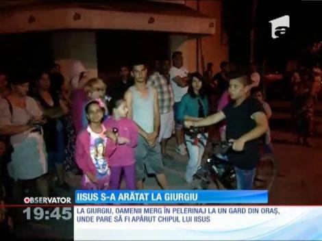 La Giurgiu, oamenii merg în pelerinaj la un gard de piatră