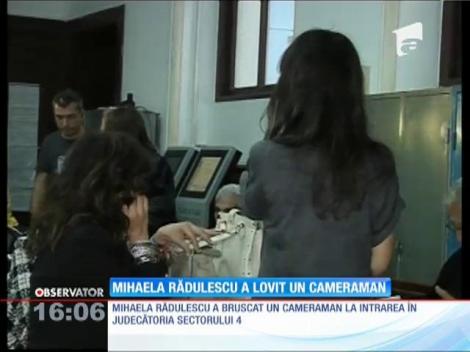Mihaela Rădulescu a lovit un cameraman