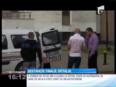 Izbită de o maşină, la coborârea din autobuz