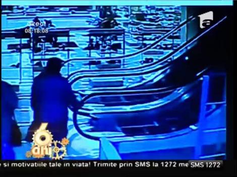 Smiley News: Maimuţa care spală vase