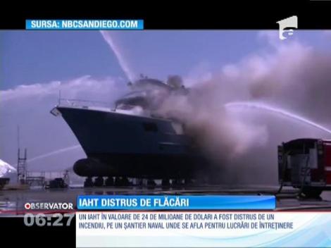 Iaht distrus de flăcări în California