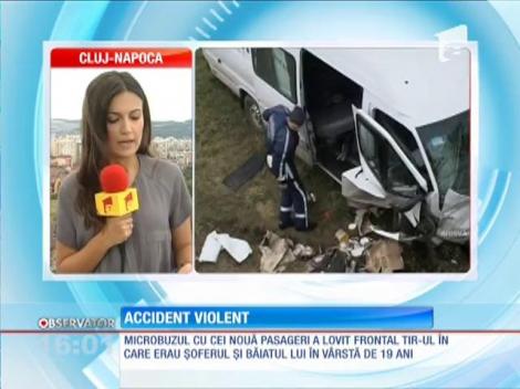 Un mort şi 9 răniţi după ce un TIR a spulberat un microbuz , în Mureş