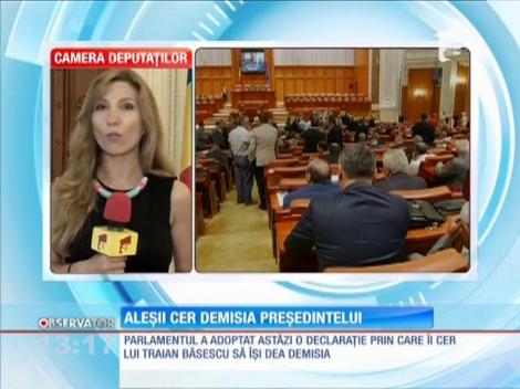 Parlamentul cere demisia preşedintelui