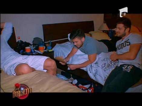 Întâlnire dublă! Valentin şi Sorin au pornit în căutarea de comori cu... excavatorul!