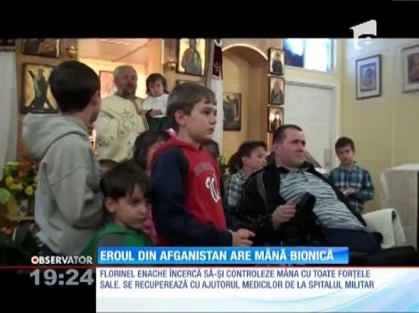 Eroul din Afghanistan are mână bionică