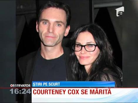 Courteney Cox s-a logodit cu chitaristul trupei Snow Patrol