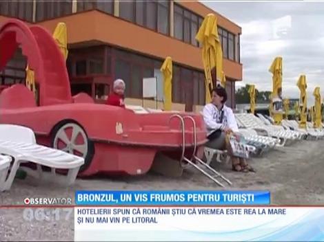 Vremea le strică planurile turiștilor și hotelierilor de pe litoral