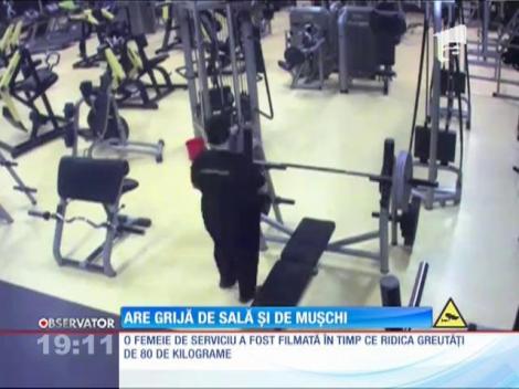 La 62 de ani, o femeie de serviciu le dă clasă sedentarilor: Ridică o halteră de 80 de kilograme