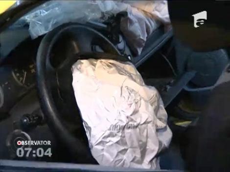 Accident în Bucureşti! Un taximetrul s-a izbit violent de un copac