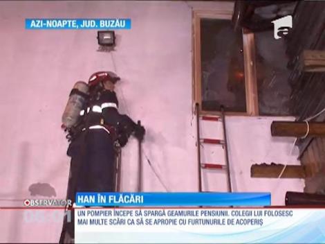 Un incendiu violent a distrus acoperişul şi mansarda unui han din judeţul Buzău