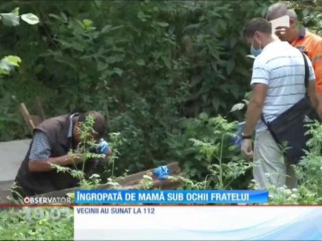 IMAGINI ŞOCANTE! / Îngropată de mamă sub ochii fratelui