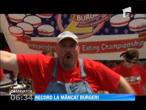 O femeie a reuşit să mănânce 26 de hamburgări în doar 10 minute!