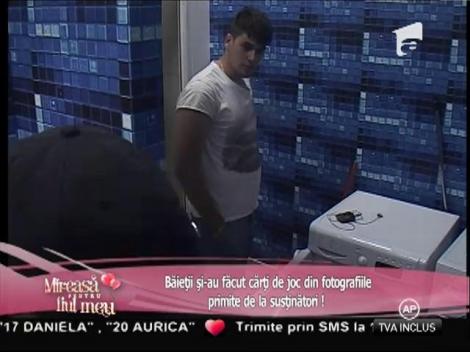 Băieţii şi-au făcut cărţi de joc din fotografiile primite de la susţinători!