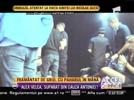 Alex Velea, frământat de griji şi cu paharul în mână