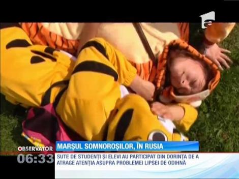 Sute de tineri din Rusia au participat la Marşul Somnoroşilor, la Sankt Petersburg