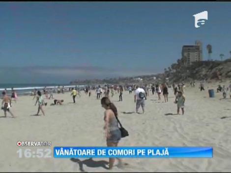 Vânătoare de comori pe o plajă din San Diego