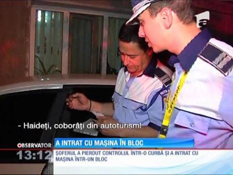 Un şofer băut din Iaşi a intrat cu maşina într-un bloc