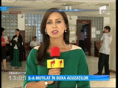 S-a mutilat în boxa acuzaţilor