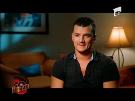 FIERBINTE! Striptease pentru Burlăciţa! Au vrut să o cucerească şi şi-au dat hainele jos