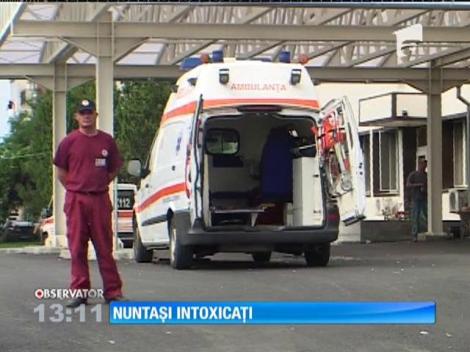 24 de nuntaşi, intoxicaţi după ce au mâncat din aperitiv