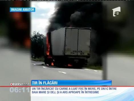 Un TIR a luat foc pe un drum naţional din judeţul Maramureş