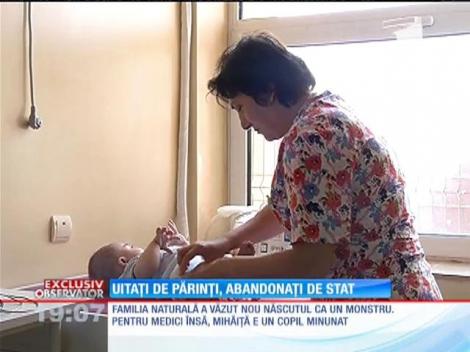 Copii uitați de părinți și abandonați de stat